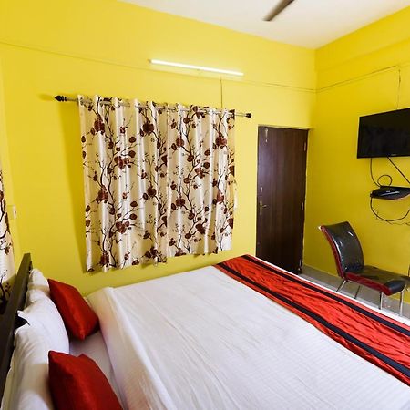 Sterling Baishakhi Hotel Calcutta Buitenkant foto