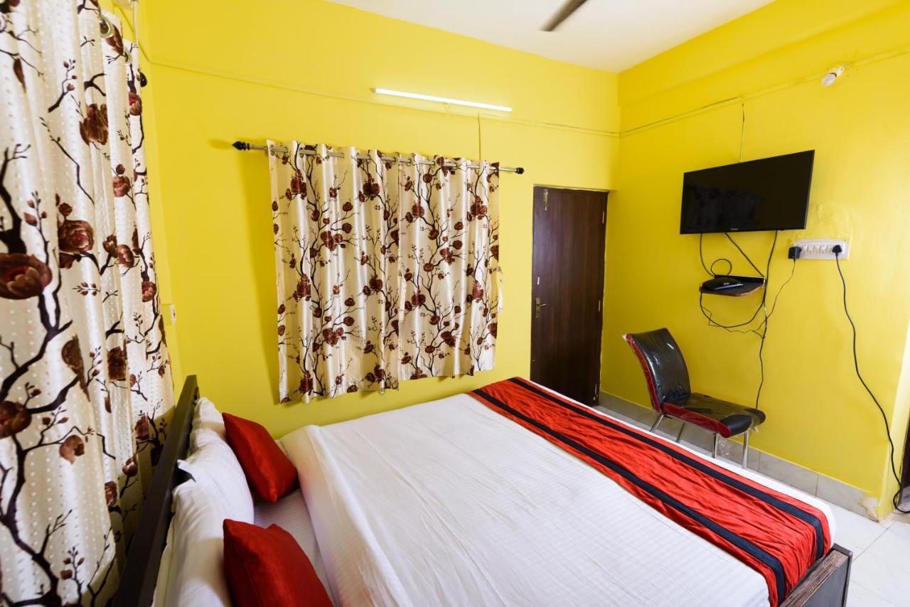 Sterling Baishakhi Hotel Calcutta Buitenkant foto