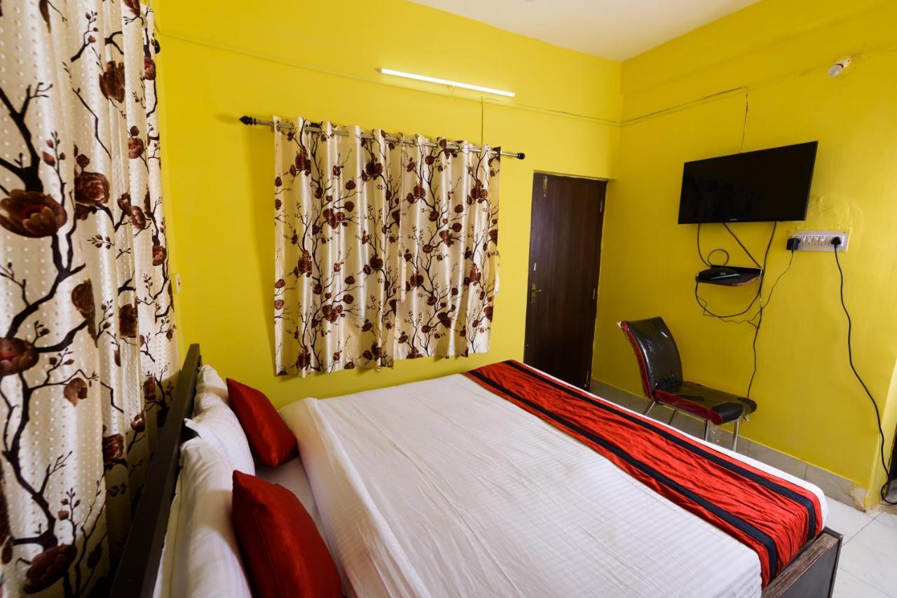 Sterling Baishakhi Hotel Calcutta Buitenkant foto